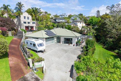 Photo of property in 16 Sherwood Grove, Northcross, Auckland, 0630