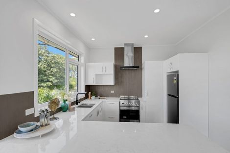 Photo of property in 2 Fairmount Road, Titirangi, Auckland, 0604