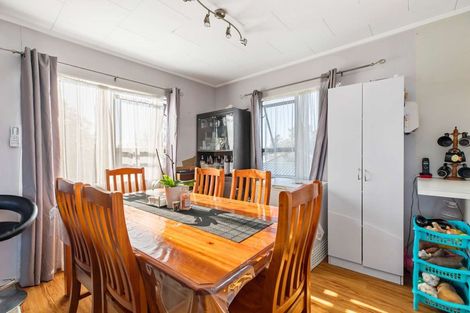 Photo of property in 51 Hindmarsh Street, Henderson, Auckland, 0612