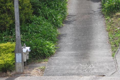 Photo of property in 2/14 Tallington Crescent, Torbay, Auckland, 0630