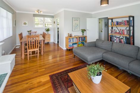 Photo of property in 102 Ruskin Road, Newlands, Wellington, 6037