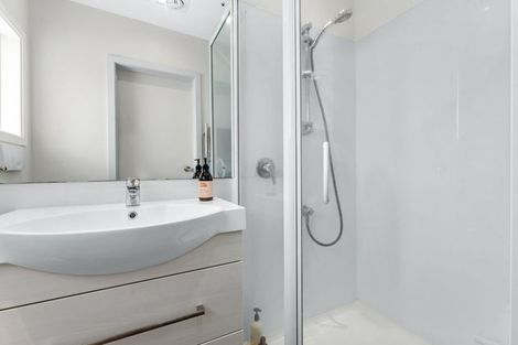 Photo of property in 22 Tiri Road, Milford, Auckland, 0620