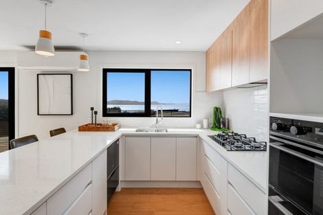 Photo of property in 236 Whangaparaoa Road, Red Beach, 0932