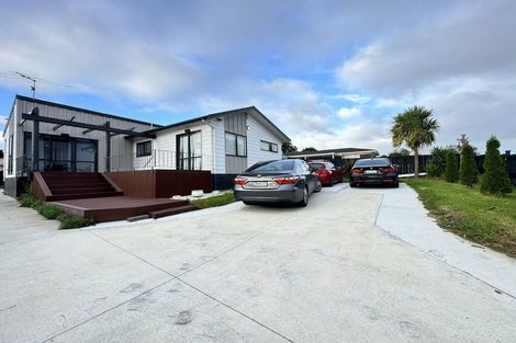 Photo of property in 100 Everglade Drive, Totara Heights, Auckland, 2105