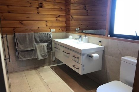 Photo of property in 46a Colonial Road, Birkenhead, Auckland, 0626