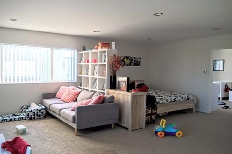 Photo of property in 2 Tarapiroe Avenue, Takanini, 2112