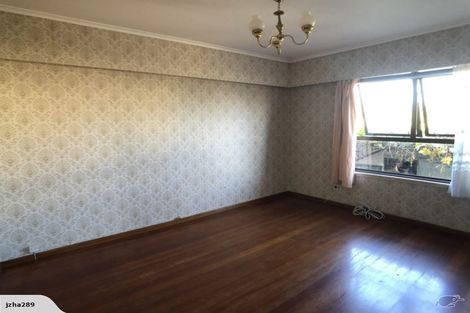 Photo of property in 8 Britton Avenue, Mount Roskill, Auckland, 1041