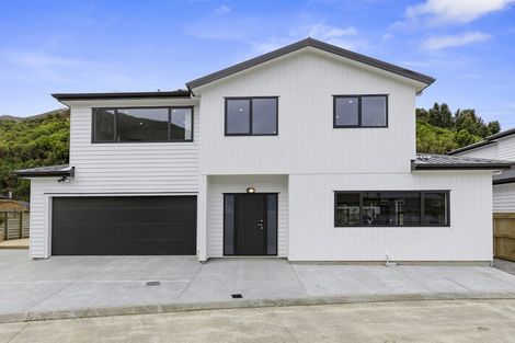 Photo of property in 5 Pihipihi Way, Crofton Downs, Wellington, 6035