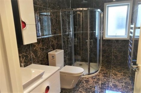 Photo of property in 18 Ramillies Place, Glenfield, Auckland, 0629