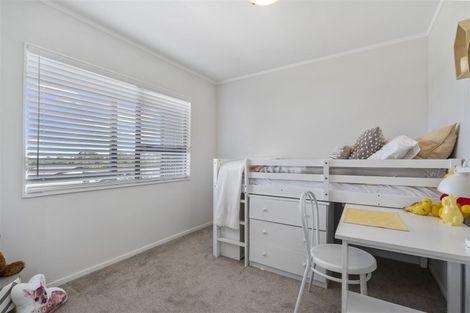 Photo of property in 23 Flaunty Place, West Harbour, Auckland, 0618