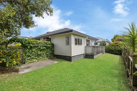 Photo of property in 8a Langton Road, Stanmore Bay, Whangaparaoa, 0932