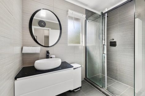 Photo of property in 265 Hepburn Road, Glendene, Auckland, 0602
