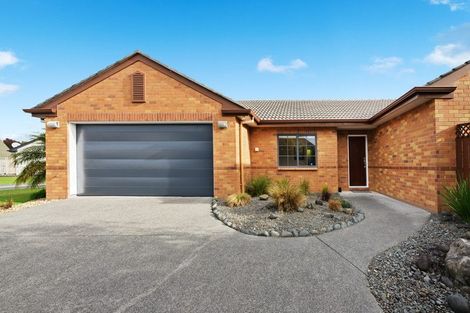 Photo of property in 15 Graven Court, Henderson, Auckland, 0612