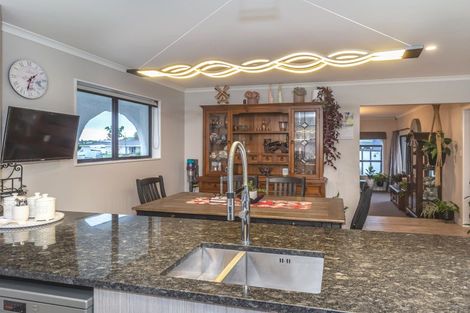 Photo of property in 12 Te Kama Street, Levin, 5510