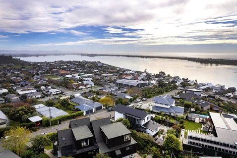 Photo of property in 1/17 Moncks Spur Road, Redcliffs, Christchurch, 8081