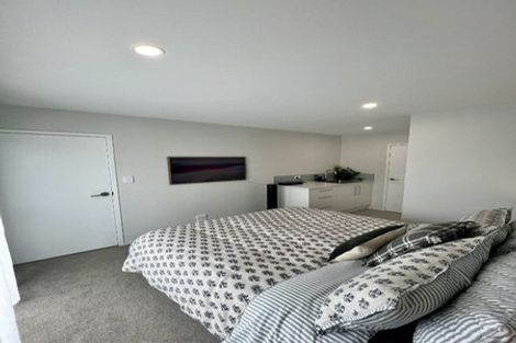 Photo of property in 2 Mikoikoi Crescent, Mangere Bridge, Auckland, 2022