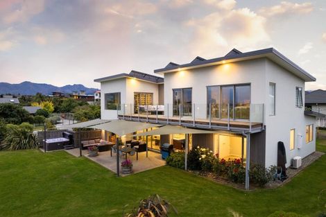 Photo of property in 28 Minaret Ridge, Wanaka, 9305