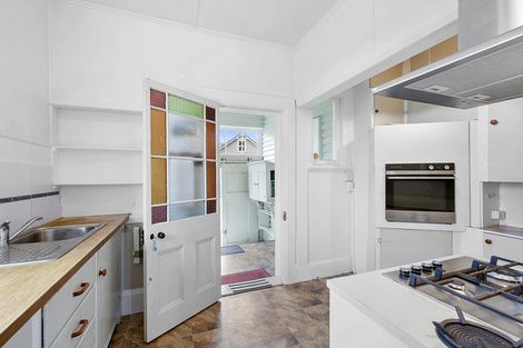 Photo of property in 17 Barrett Street, Westown, New Plymouth, 4310