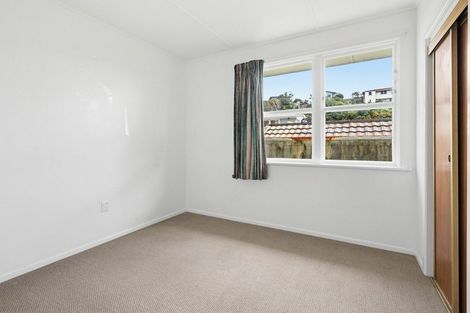 Photo of property in 4 Beverley Grove, Paparangi, Wellington, 6037