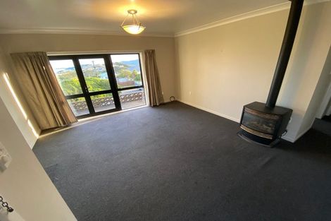 Photo of property in 3 Salford Street, Newlands, Wellington, 6037