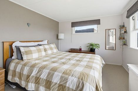 Photo of property in 4 Perth Place, Awapuni, Palmerston North, 4412