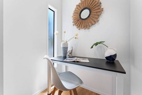 Photo of property in 23 Ravenwood Drive, Forrest Hill, Auckland, 0620