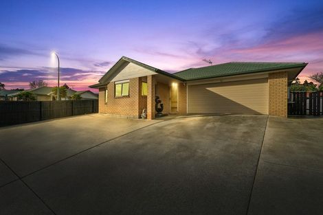 Photo of property in 1 Bohola Rise, Weymouth, Auckland, 2103