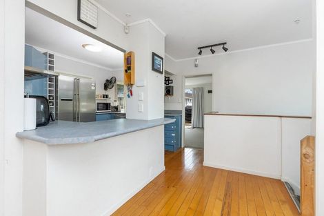 Photo of property in 2 Rata Road, Stanmore Bay, Whangaparaoa, 0932