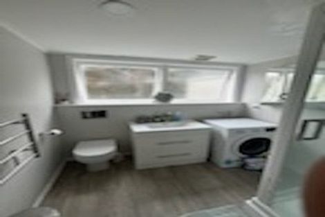 Photo of property in 28 Pupuke Road, Hillcrest, Auckland, 0627