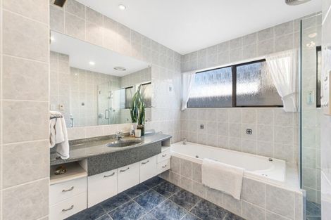 Photo of property in 26 Stevenson Way, Cockle Bay, Auckland, 2014