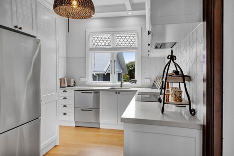 Photo of property in 34 Robe Street, New Plymouth, 4310