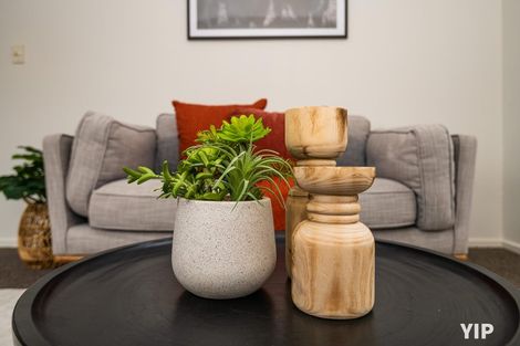 Photo of property in 27a Fernhaven Grove, Newlands, Wellington, 6037