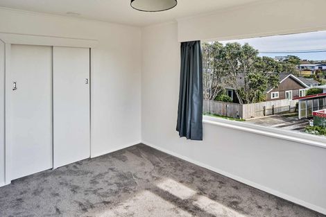 Photo of property in 22 Longcroft Terrace, Newlands, Wellington, 6037