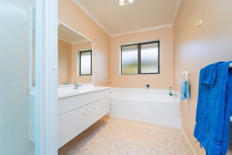 Photo of property in 83 Cologne Street, Martinborough, 5711
