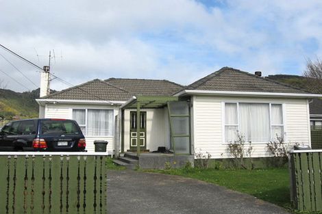 Photo of property in 16 Hinau Grove, Wainuiomata, Lower Hutt, 5014