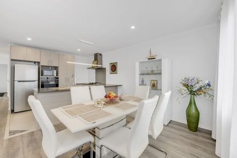 Photo of property in 21 Whareatua Avenue, Takanini, 2112