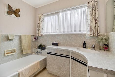 Photo of property in 22 Widmore Drive, Massey, Auckland, 0614