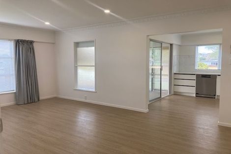 Photo of property in 1/2 Kurnell Drive, Botany Downs, Auckland, 2010