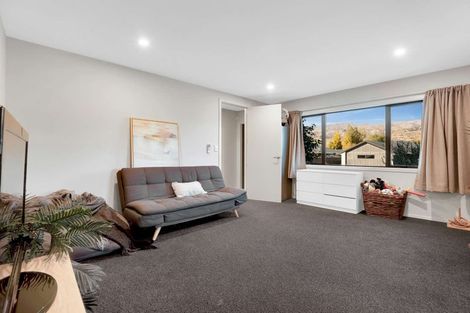 Photo of property in 71 Stratford Drive, Mount Pisa, Cromwell, 9383
