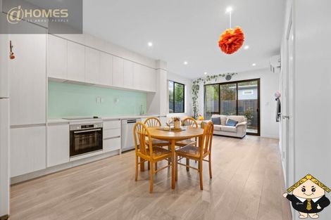 Photo of property in 5e Beach Road, Te Atatu Peninsula, Auckland, 0610