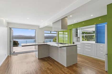 Photo of property in 4 Tai Paku Paku Road, Karaka Bays, Wellington, 6022
