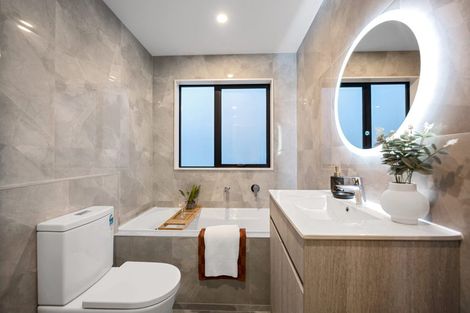 Photo of property in 33 Garadice Road, Rothesay Bay, Auckland, 0630