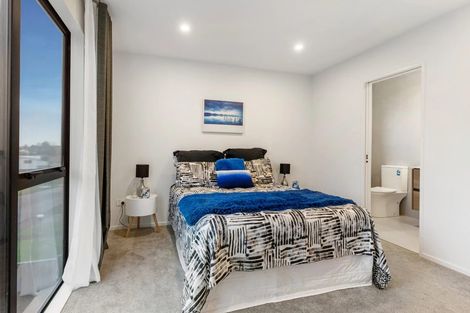Photo of property in 64a Rosewarne Crescent, Glendene, Auckland, 0602