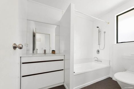 Photo of property in 3 Ebony Place, Massey, Auckland, 0614