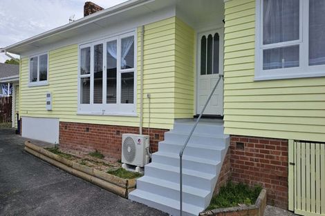 Photo of property in 3 Marlene Avenue, Te Atatu South, Auckland, 0610