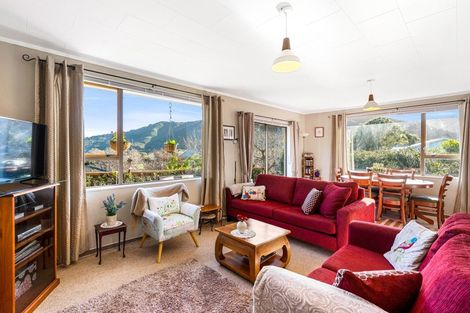 Photo of property in 21f1- Roband Crescent, Brown Owl, Upper Hutt, 5018