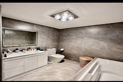 Photo of property in 2b Kororo Street, Northcote, Auckland, 0627