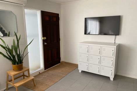 Photo of property in 100f3 Lyall Parade, Lyall Bay, Wellington, 6022