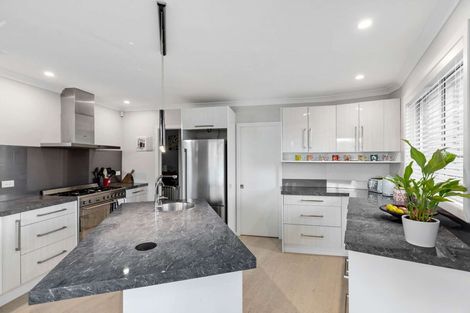 Photo of property in 16 Autumn Avenue, Glen Eden, Auckland, 0602