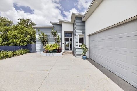 Photo of property in 48 Aurea Avenue, Pakuranga, Auckland, 2010